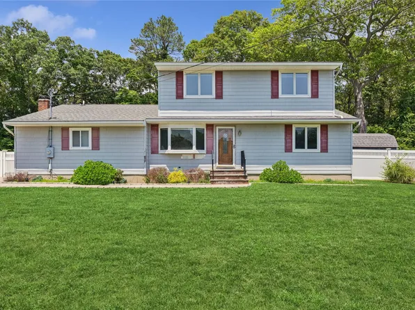 11 Rockaway Street, Holtsville, NY 11742