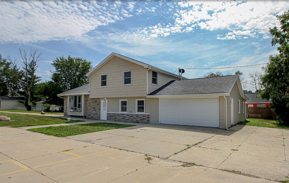 421 Franklin St, Center Point, IA 52213 MLS 2304776 Zillow