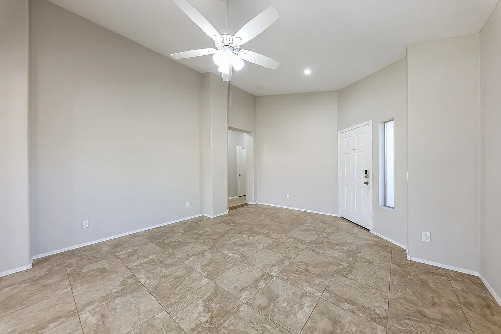 3 bed, 2.0 bath, 1672 sqft, $2,270 — Photo 4