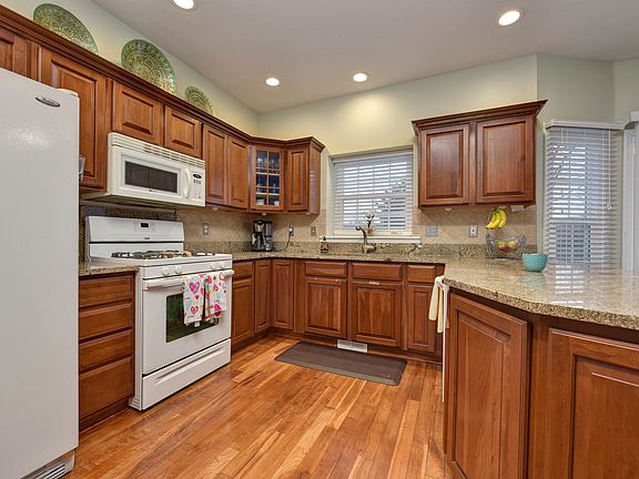2nd image of 36185 Falcon Crest Ave