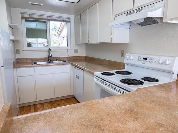 2nd image of 706 Cypress Ln