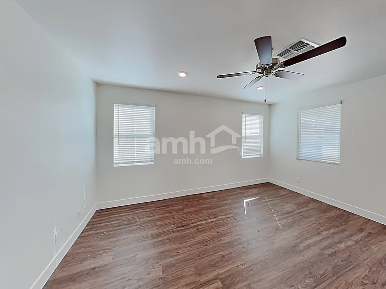 21522 S 231st St — Photo 5