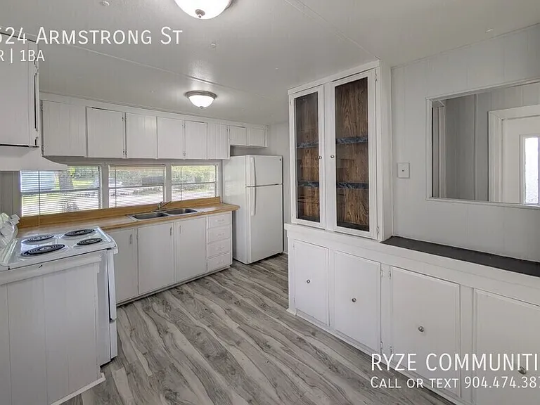 3524 Armstrong St — Photo 10