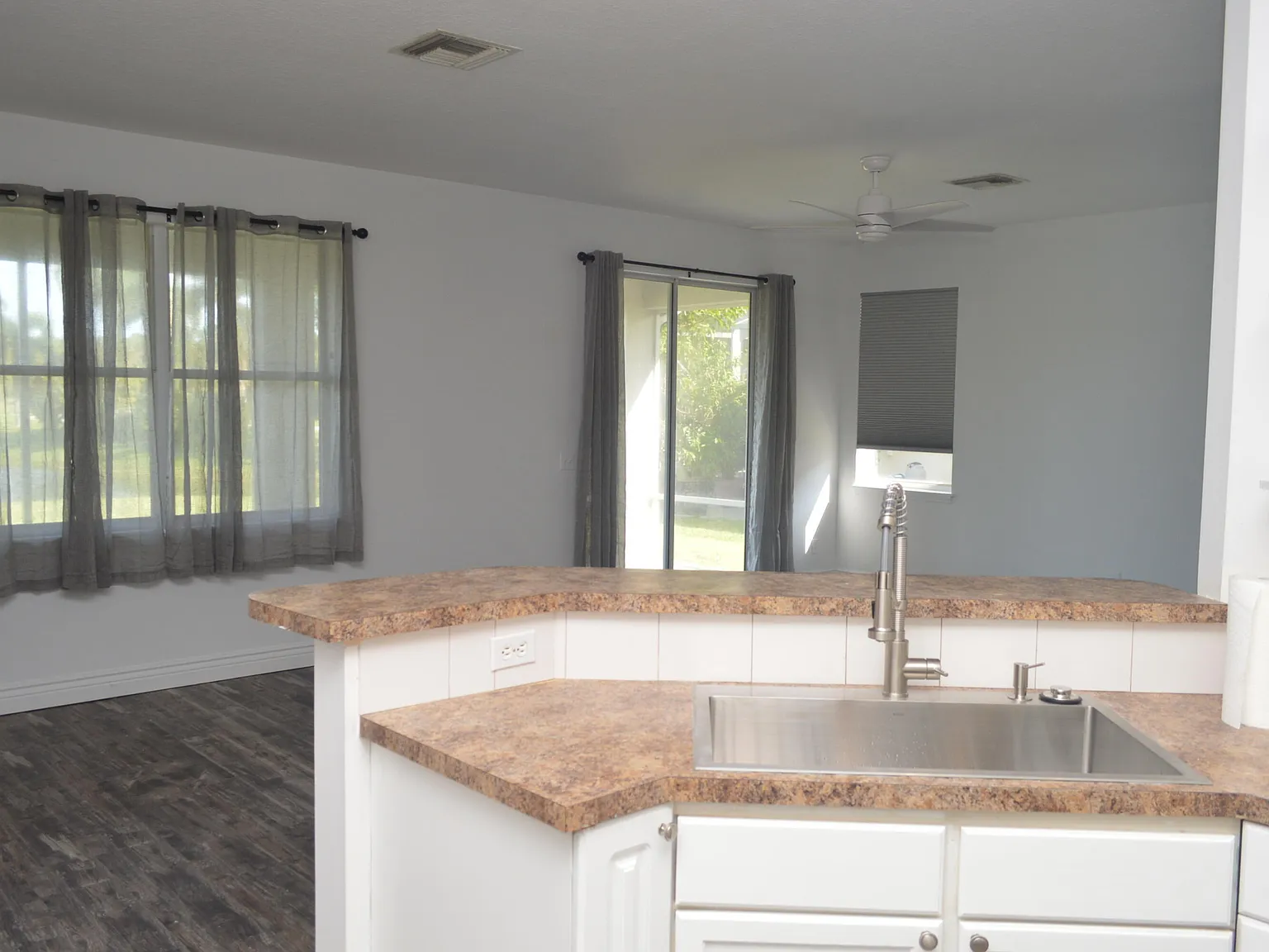 3 bed, 2.0 bath, 1712 sqft, $2,950 — Photo 4