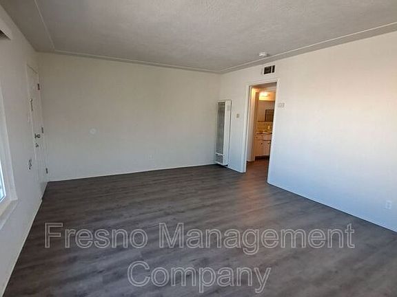 3rd image of 3051 E Clinton Ave