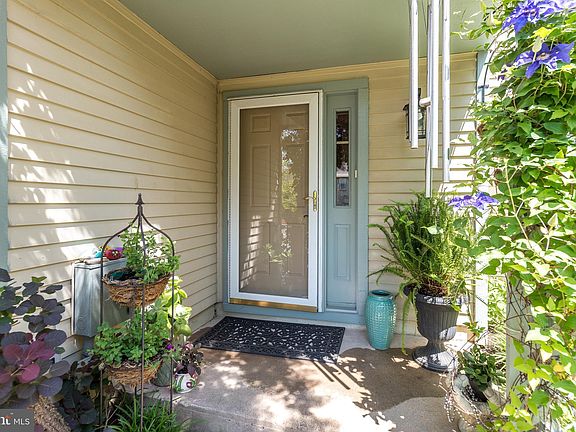 3rd image of 35 Cottonwood St