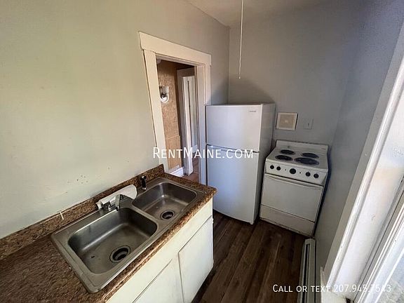 4th image of 402-404 Hammond St Unit 4