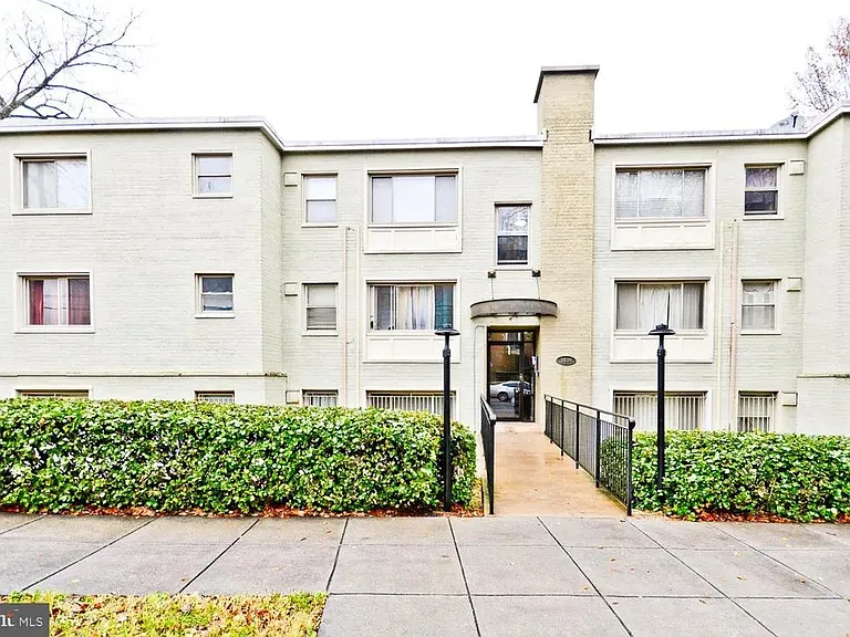 2838 Hartford St SE #201 — Photo 13