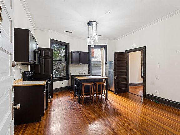 5th image of 916 Myrtle St NE APT 6