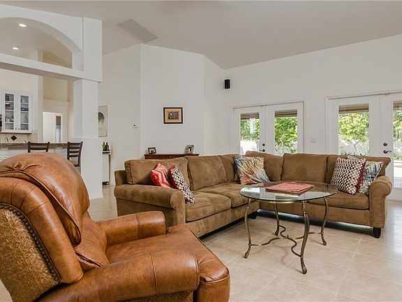 3rd image of 4922 SW 26th Pl