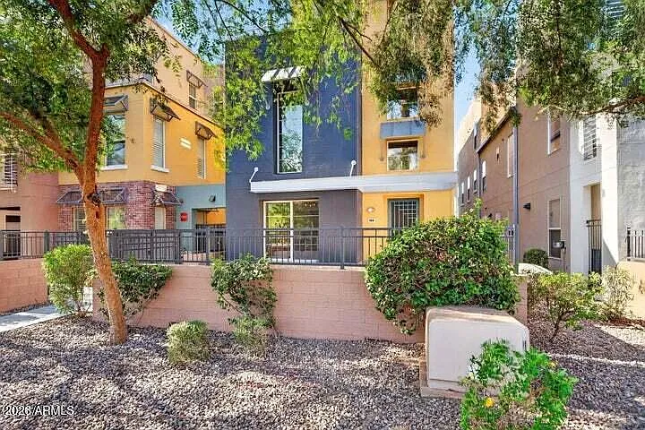 2 bed, 3.5 bath, 1880 sqft, $2,500 — Photo 2
