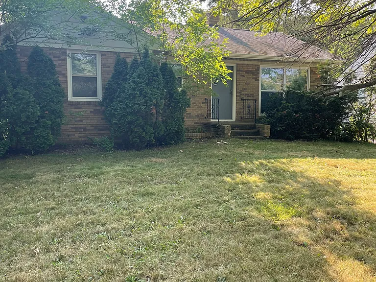 2339 S Cleveland Ave — Photo 2