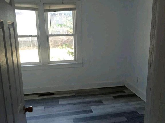 3rd image of 303 W 4th St