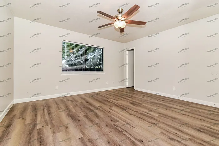 5805 Ridgecove Dr — Photo 6