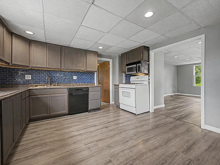 24915 Saint Paul Blvd — Photo 4