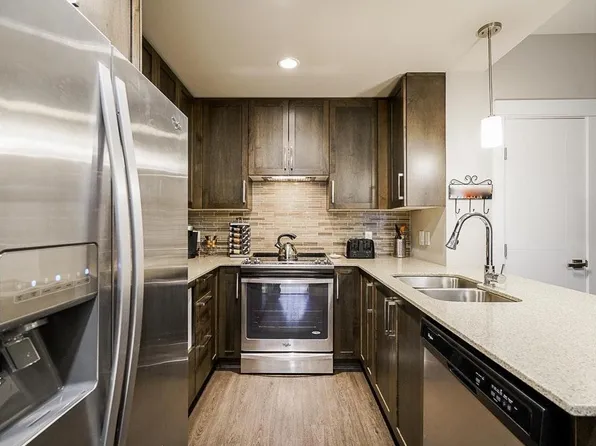 2495 Wilson Ave #203, Pt Coquitlam, BC V3C 0E4