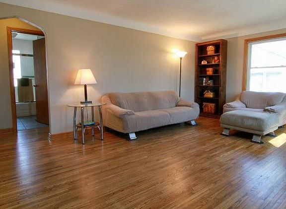 2nd image of 852 4th Ave S