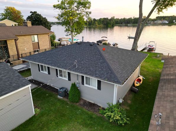8318 Woodland Shore Dr, Brighton, MI 48114