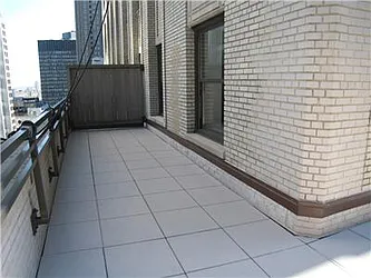 Rented by R New York