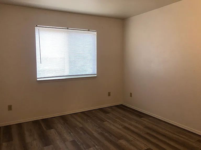 1503 NW Leland Dr #1 — Photo 8