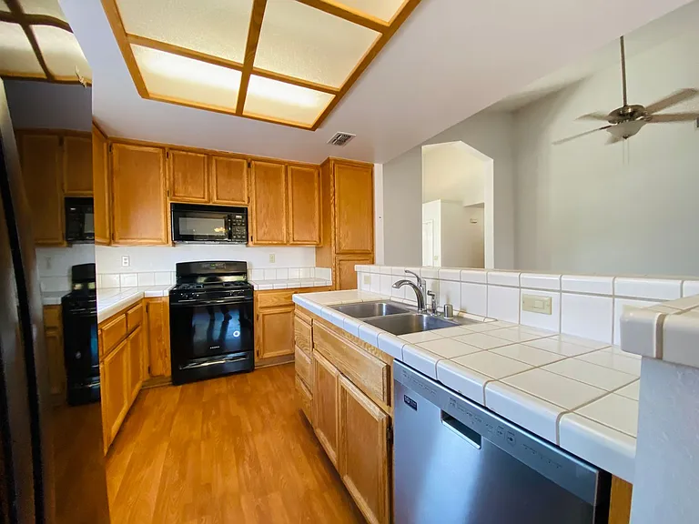 271 Allport Dr — Photo 7