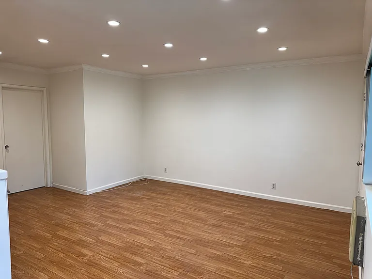 1280 S Barrington Ave #10 — Photo 18