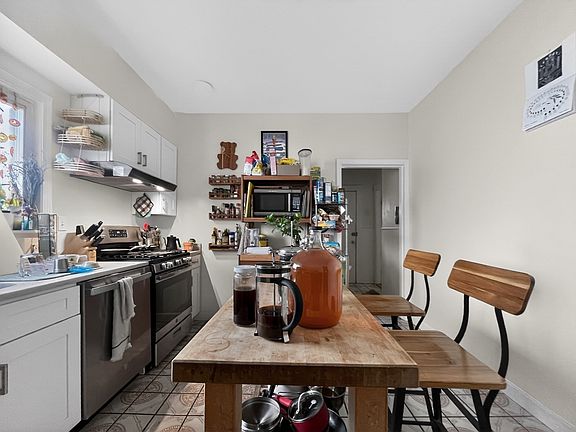 5th image of 49 Porter St
