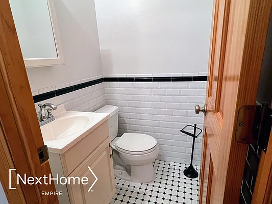 Rented by NextHome Empire | media 28