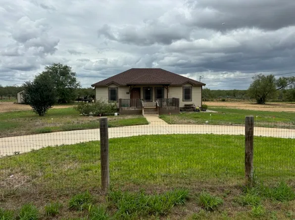 309 Cardinal St, Zapata, TX 78076