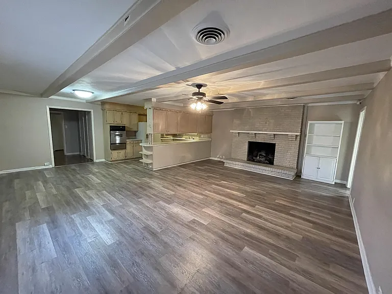 611 E University Dr #1 — Photo 2
