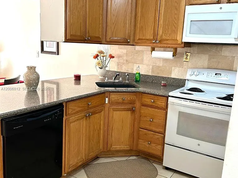 15385 S Dixie Hwy #22 — Photo 4