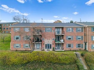 1060 Chatham Park Dr APT E, Pittsburgh, PA 15216