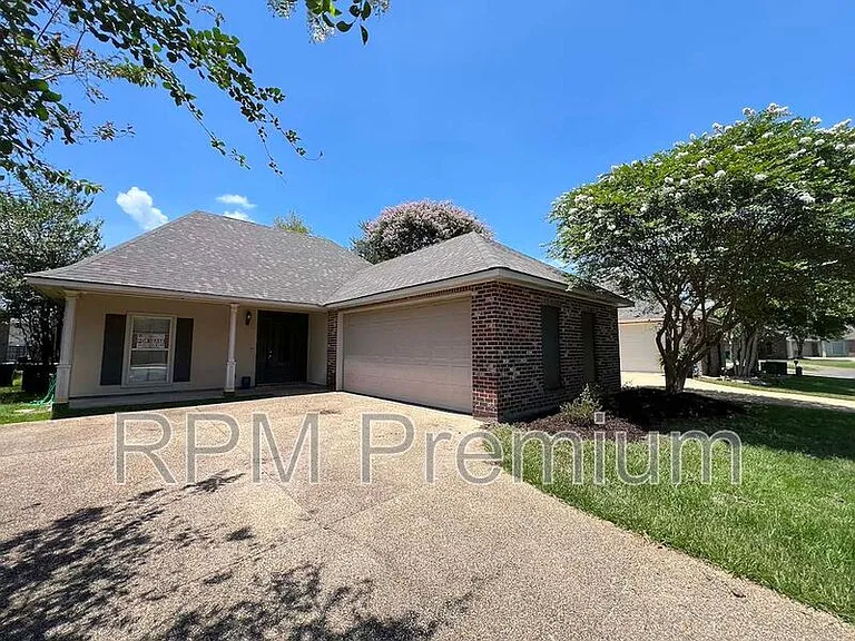 3995 Water Oak Dr — Photo 2