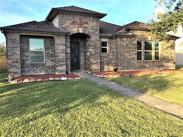 1st image of 692 Fountainview Ln