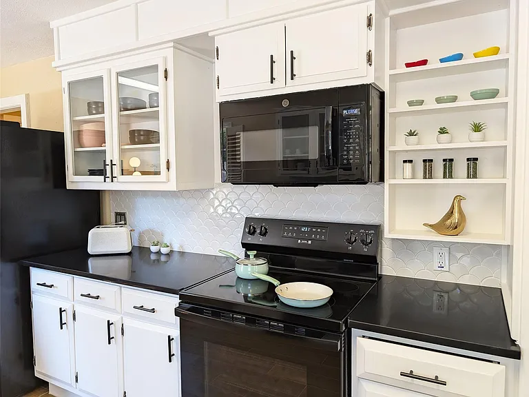 3215 Royal Oaks Dr — Photo 12