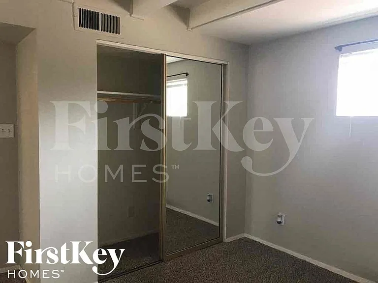 514 E Taylor St — Photo 17