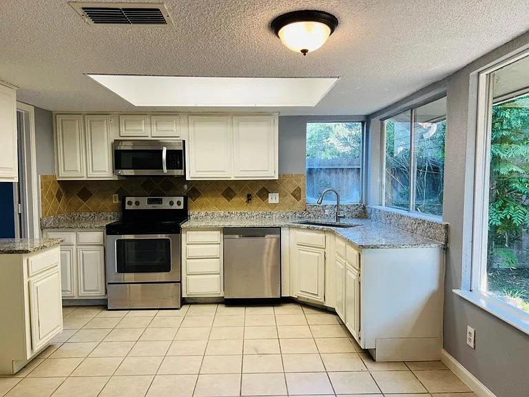7627 Candlegreen Ln — Photo 19