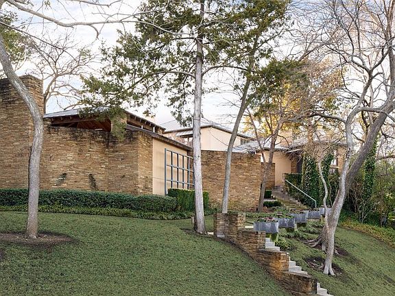 2nd image of 1123 Kensington Dr