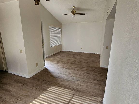 5th image of 2035 S Elm St Unit 212