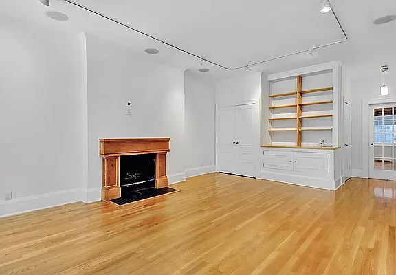 2nd image of 6 E 12th St APT 3