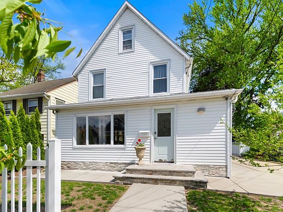 3rd image of 226 Louis St #1