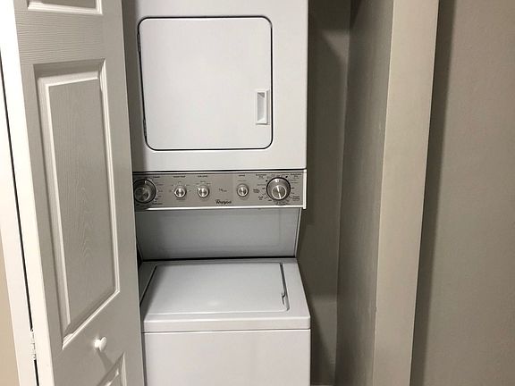 4th image of 1086 NE 33rd St APT 6