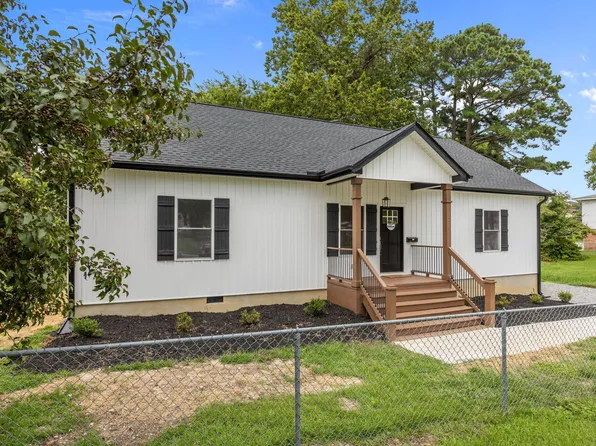 118 W E St, Erwin, NC 28339