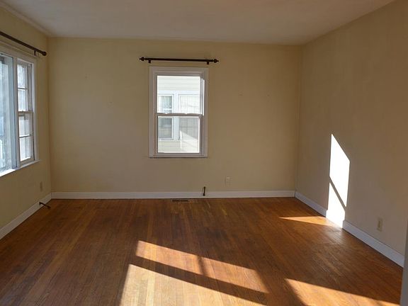 3rd image of 105 Alden Ave