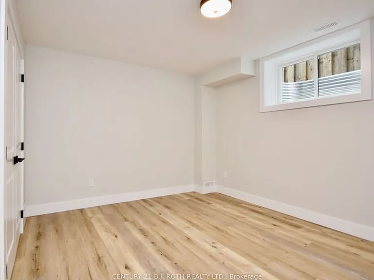 4 Centre St — Photo 15