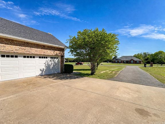 3rd image of 299 Stoneridge Cir