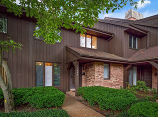 1684 Mission Hills Rd, Northbrook, IL 60062