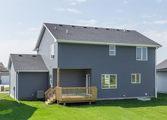 2nd image of 114 Aspen Dr NE