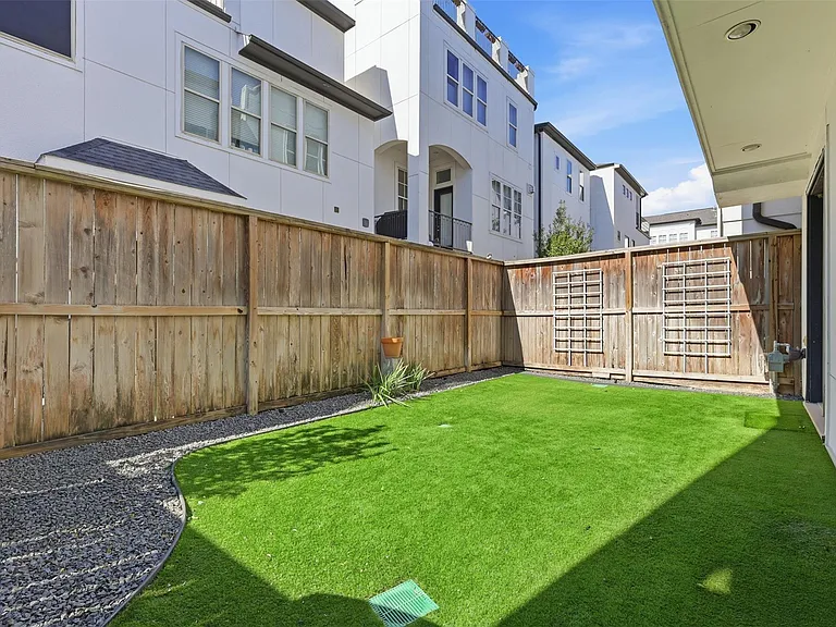 2707 Cohn Trl — Photo 11