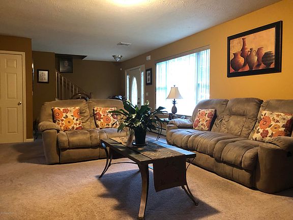 5th image of 261 Scotch Pine Dr